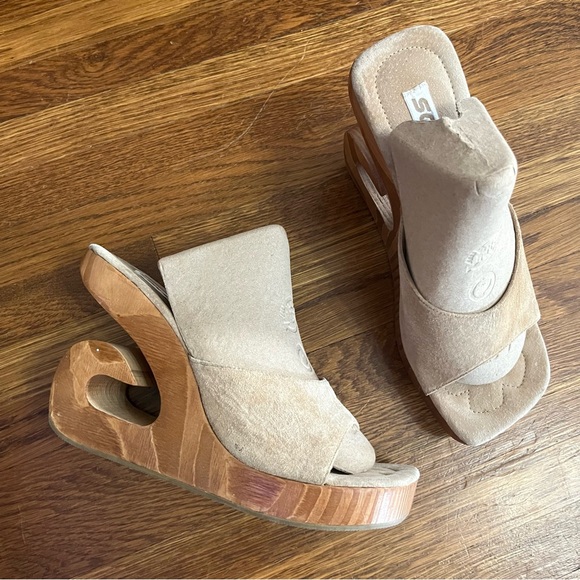 SOLD vintage Y2K Soda carved wood heel slides sandals clogs 7.5 8 beige chunky - Picture 1 of 11